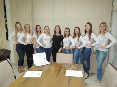 maravilhoso-mundo-do-moranguinho-apresentado-s-candidatas