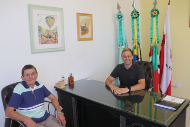 estevao-vogel-realiza-seu-sonho-e-visita-gabinete-do-prefeito