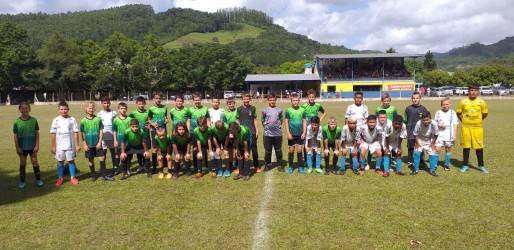 olheiro-do-gremio-acompanha-jogos-da-escolinha-bom-principio