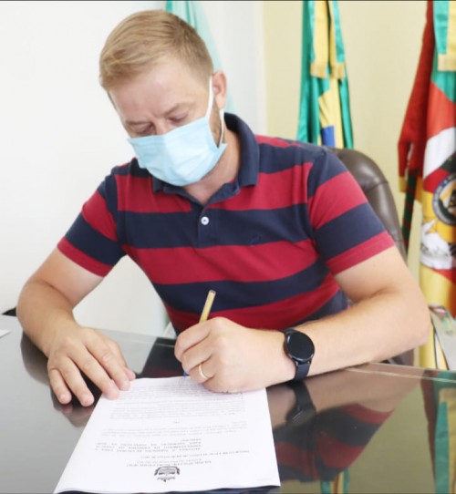 prefeito-assina-protocolo-de-intencoes-para-compra-de-vacinas