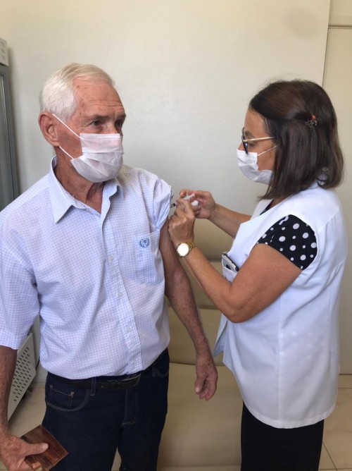 bom-principio-abre-vacinacao-para-idosos-de-75-76-e-77-anos