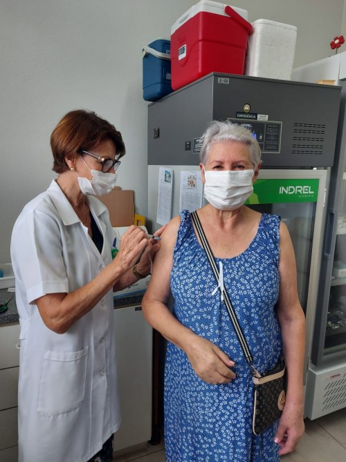 ex-prefeitos-recebem-vacinas-contra-covid