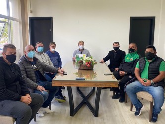 presidente-da-federacao-de-futebol-sete-projeta-quadra-em-bom-principio