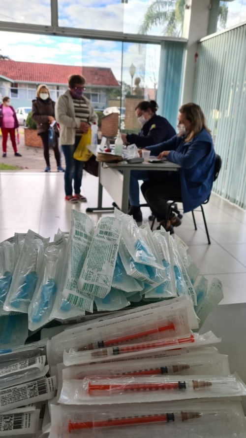 chegou-a-vez-dos-48-anos-com-dois-horarios-de-vacinacao