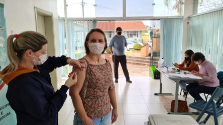 sabado-nao-tem-vacinacao-e-segunda-feira-chega-a-vez-dos-36-anos