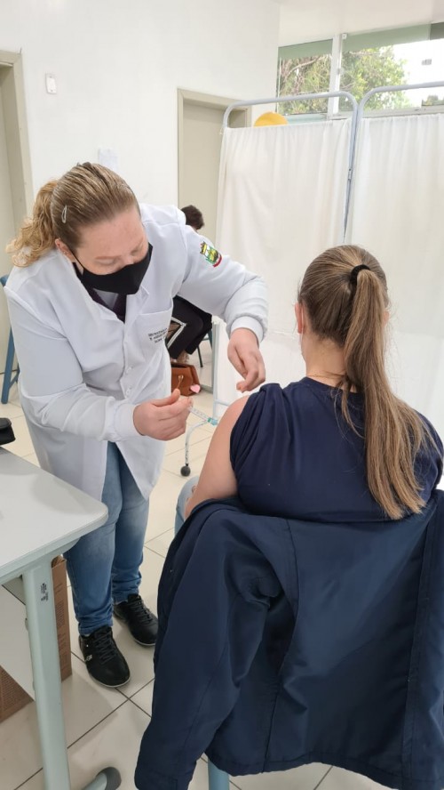 segue-vacinacao-de-19-anos-ou-mais-e-dose-2