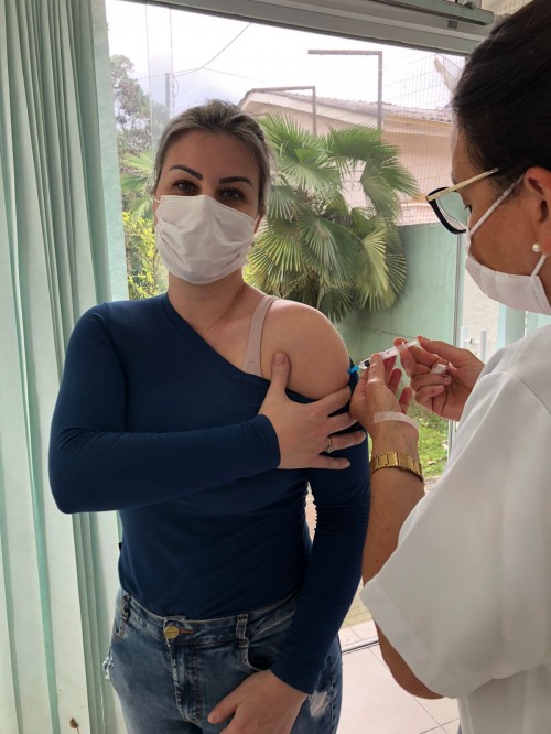 tem-vacinacao-da-1-e-2-doses-neste-sabado