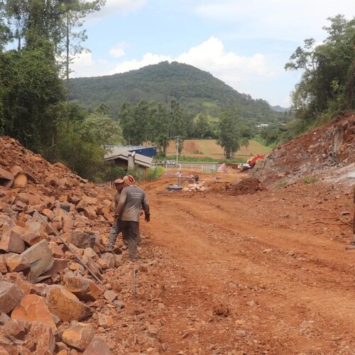 detonacoes-e-abertura-de-leito-dao-nocao-da-obra-no-morro-tico-tico