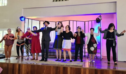 teatro-da-terceira-idade-emociona-professores