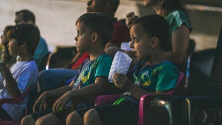 cinesolar-encanta-na-terra-do-moranguinho