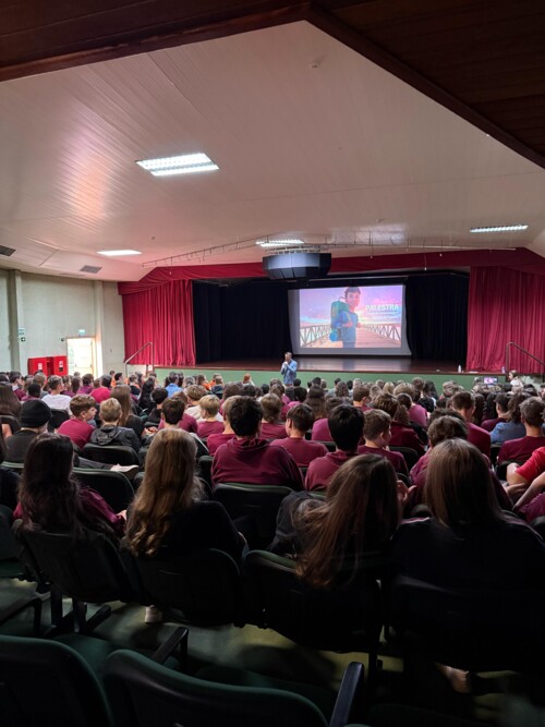 palestra-sobre-comunicacao-inspira-jovens-de-bom-principio-a-pensar-no-futuro-profissional
