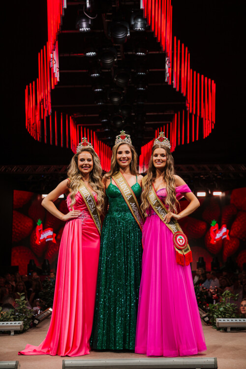 sonhos-que-se-tornam-realidade-amanda-rauber-winter-bruna-daiane-e-cauane-jessica-reinam-na-21-festa-nacional-do-moranguinho-2