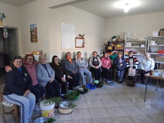 grupo-santa-teresinha-vivencia-tarde-terapeutica-com-praticas-naturais