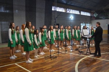 coral-de-meninas-de-bom-principio-celebra-25-anos-com-jantar-e-espetaculo-uma-noite-abba