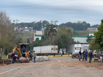 nova-rotatoria-busca-mais-seguranca-e-fluidez-no-transito-urbano