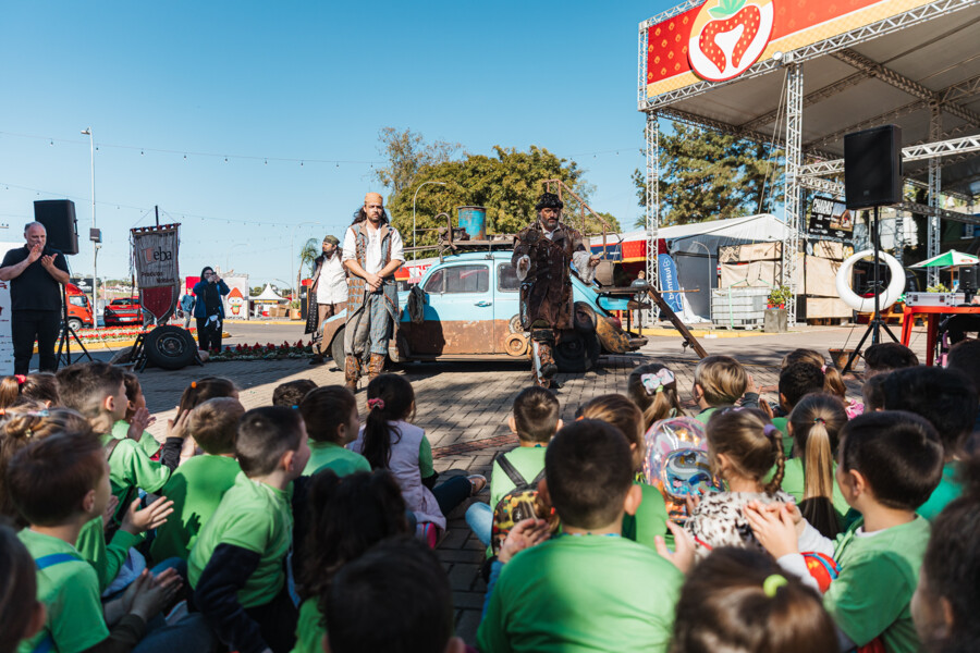 um-dia-magico-alunos-vivem-momentos-de-muita-alegria-na-festa-nacional-do-moranguinho