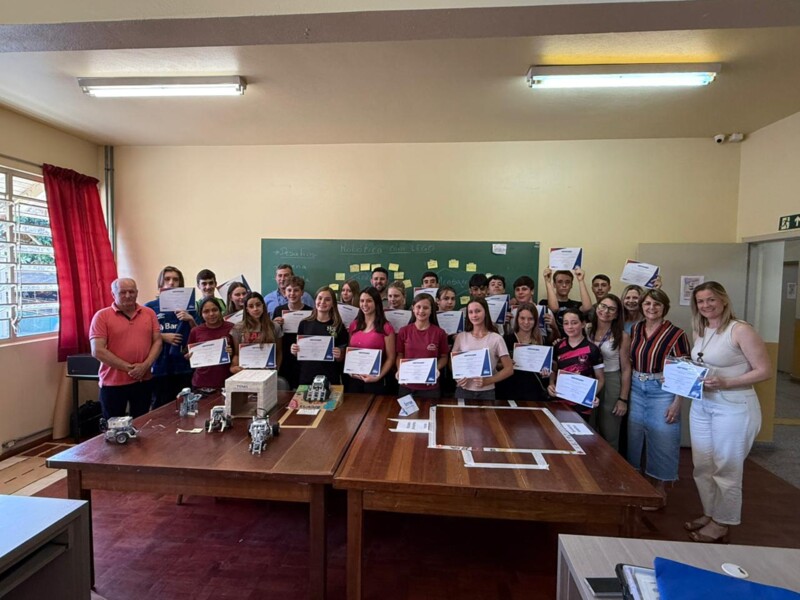 criar-programar-evoluir-encerramento-do-curso-de-robotica-marca-avanco-na-formacao-tecnologica-de-estudantes-do-municipio
