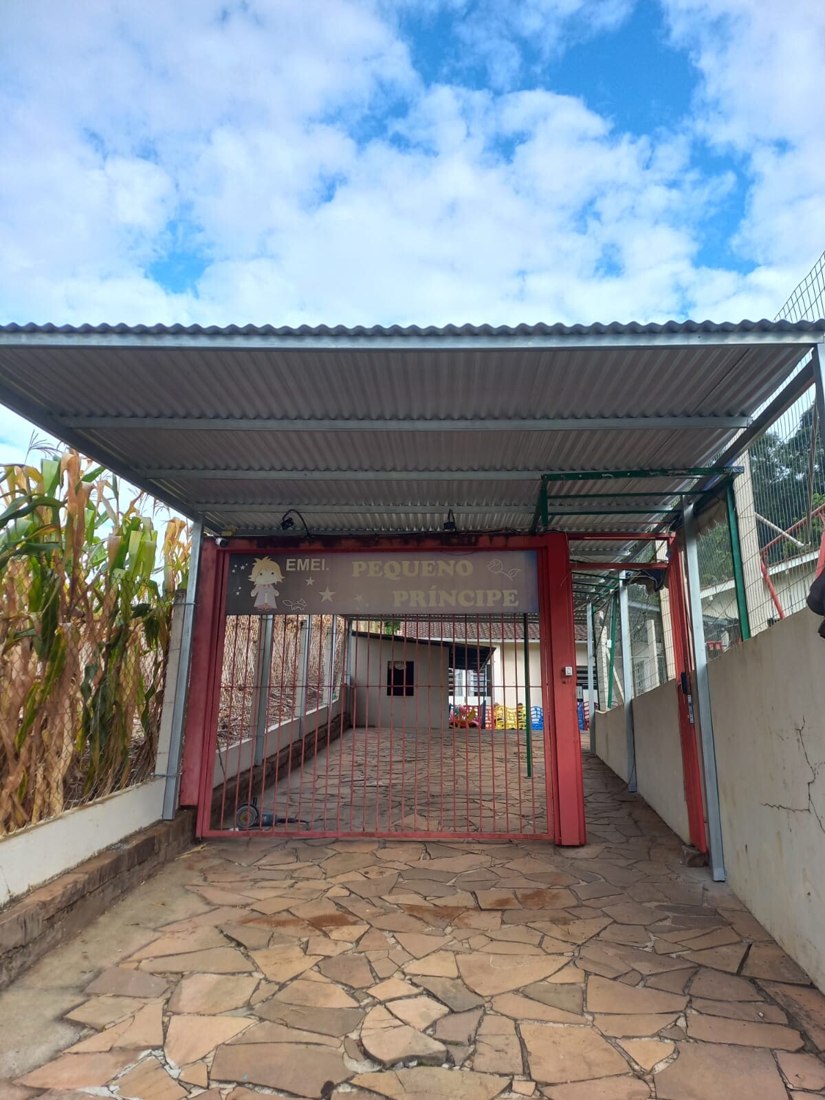 acesso-mais-seguro-e-protegido-na-emei-pequeno-principe