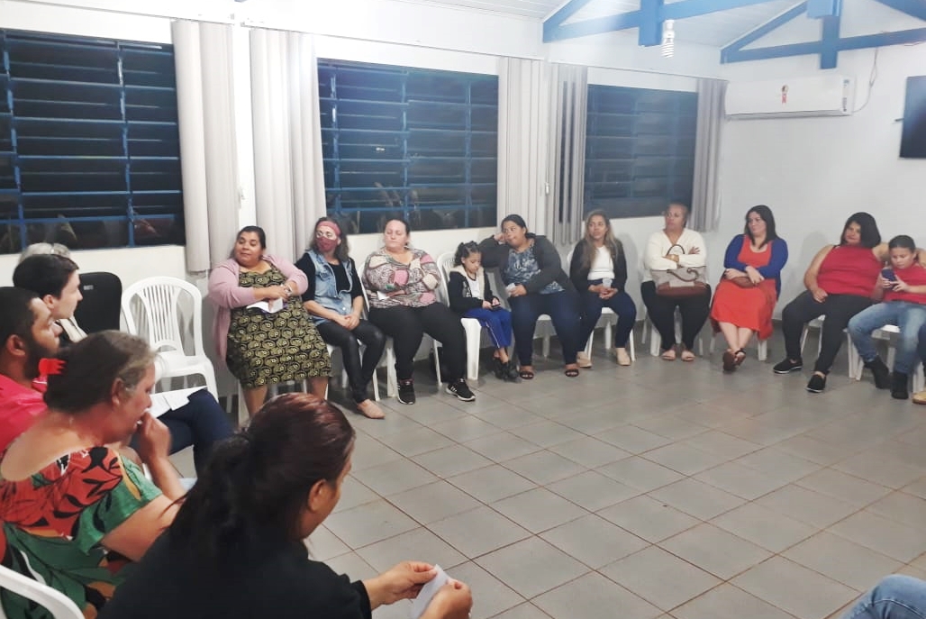 CONVIVÊNCIA E FORTALECIMENTO DE VÍNCULOS Reunião com as famílias  inseridas no Serviço
