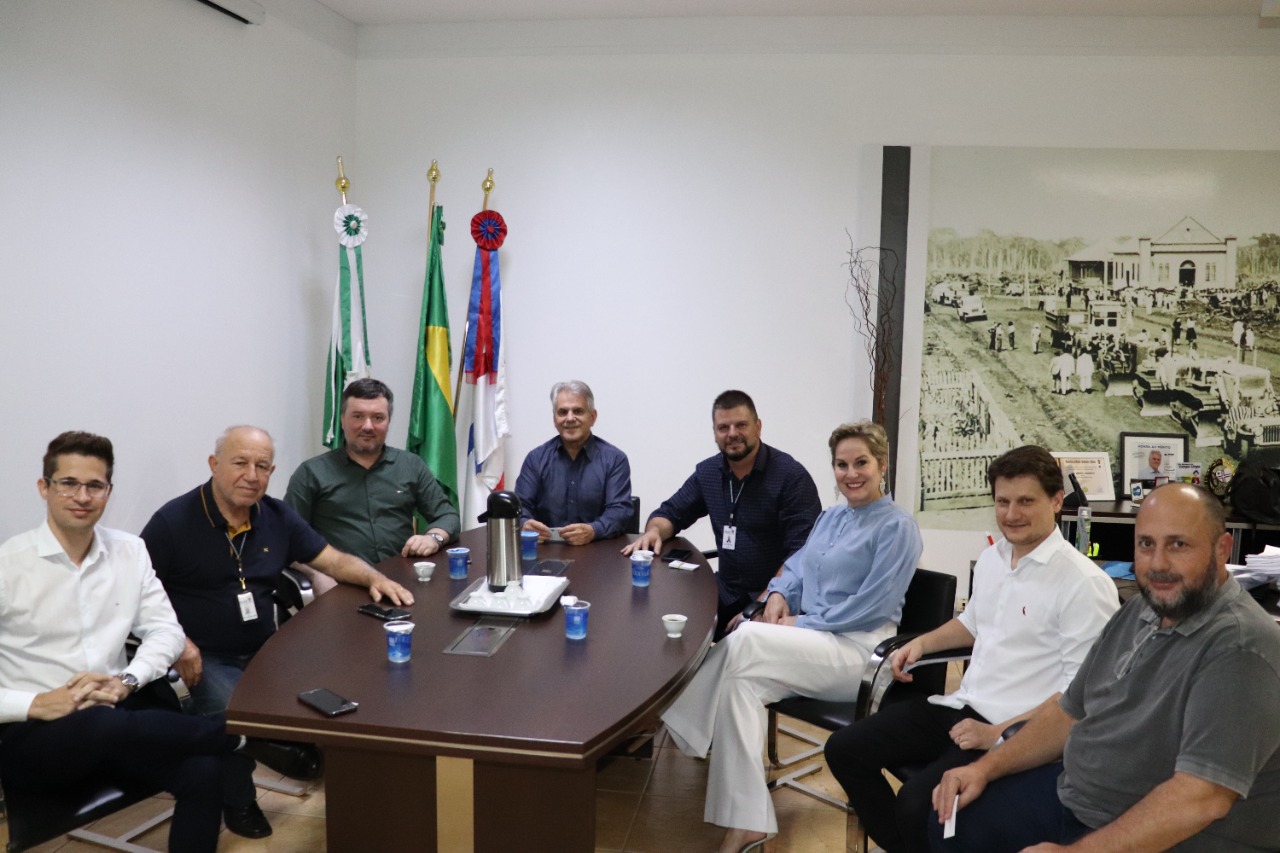 GOVERNO DO ESTADO  Equipe da Casa Civil visitam  o prefeito e vice de Palotina 