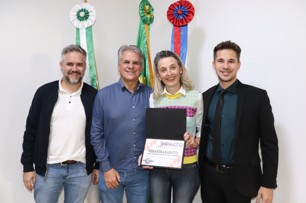 PRÊMIO IMPACTO 2022 Nissandra recebe o título de Servidora Pública Destaque