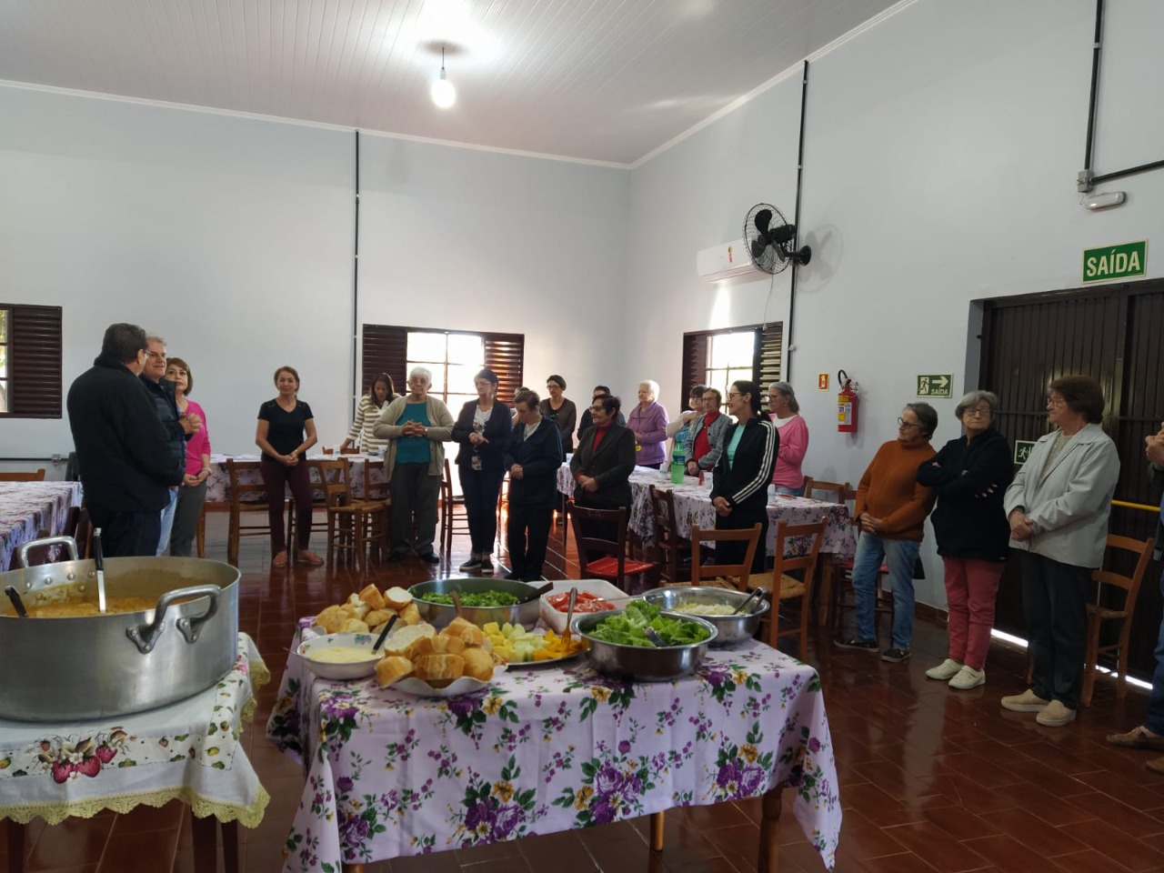TERCEIRA IDADE Clube da Comunidade Santo  Antônio realizou confraternização