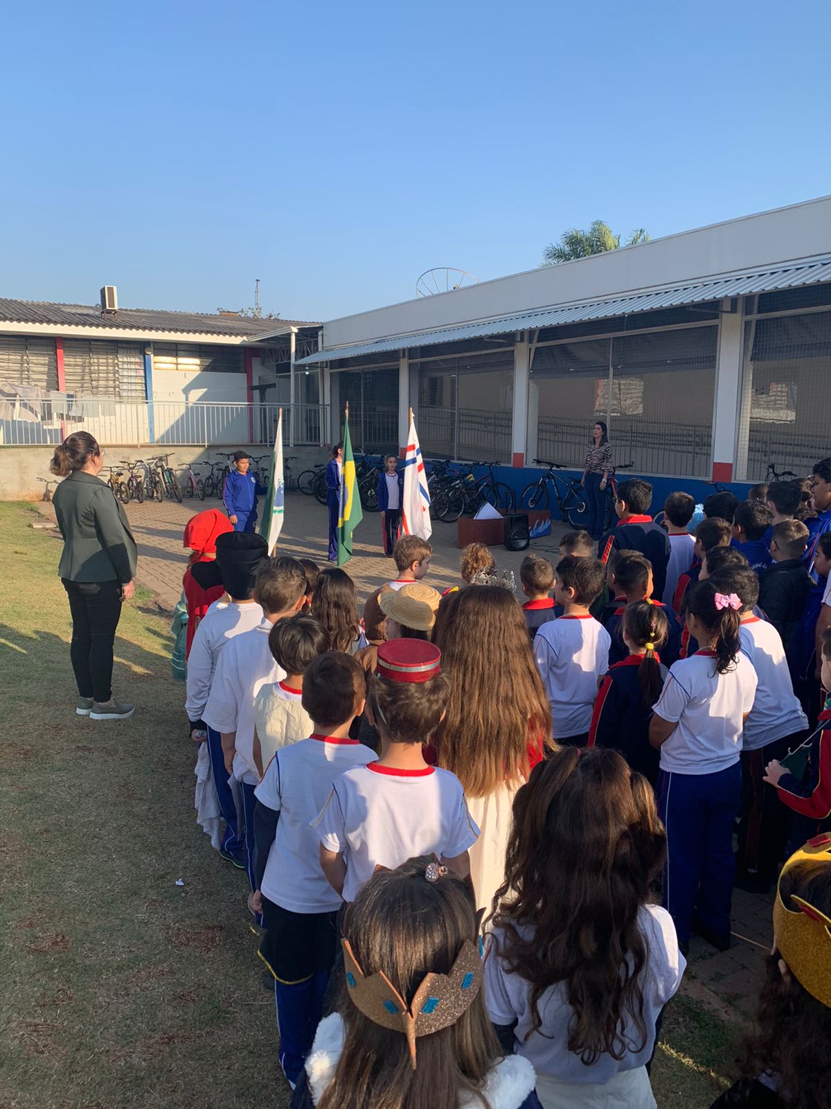 Momento Cívico nas escolas visa evidenciar os símbolos nacionais