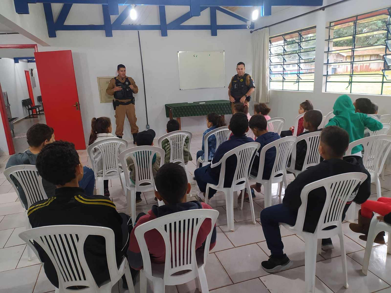 Polícia Militar de Palotina promove aproximação com crianças e adolescentes por meio de projeto educativo