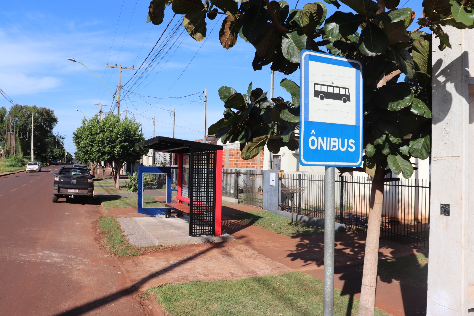 Prefeitura de de Palotina instala 10 novos pontos de ônibus, beneficiando moradores e melhorando o transporte público