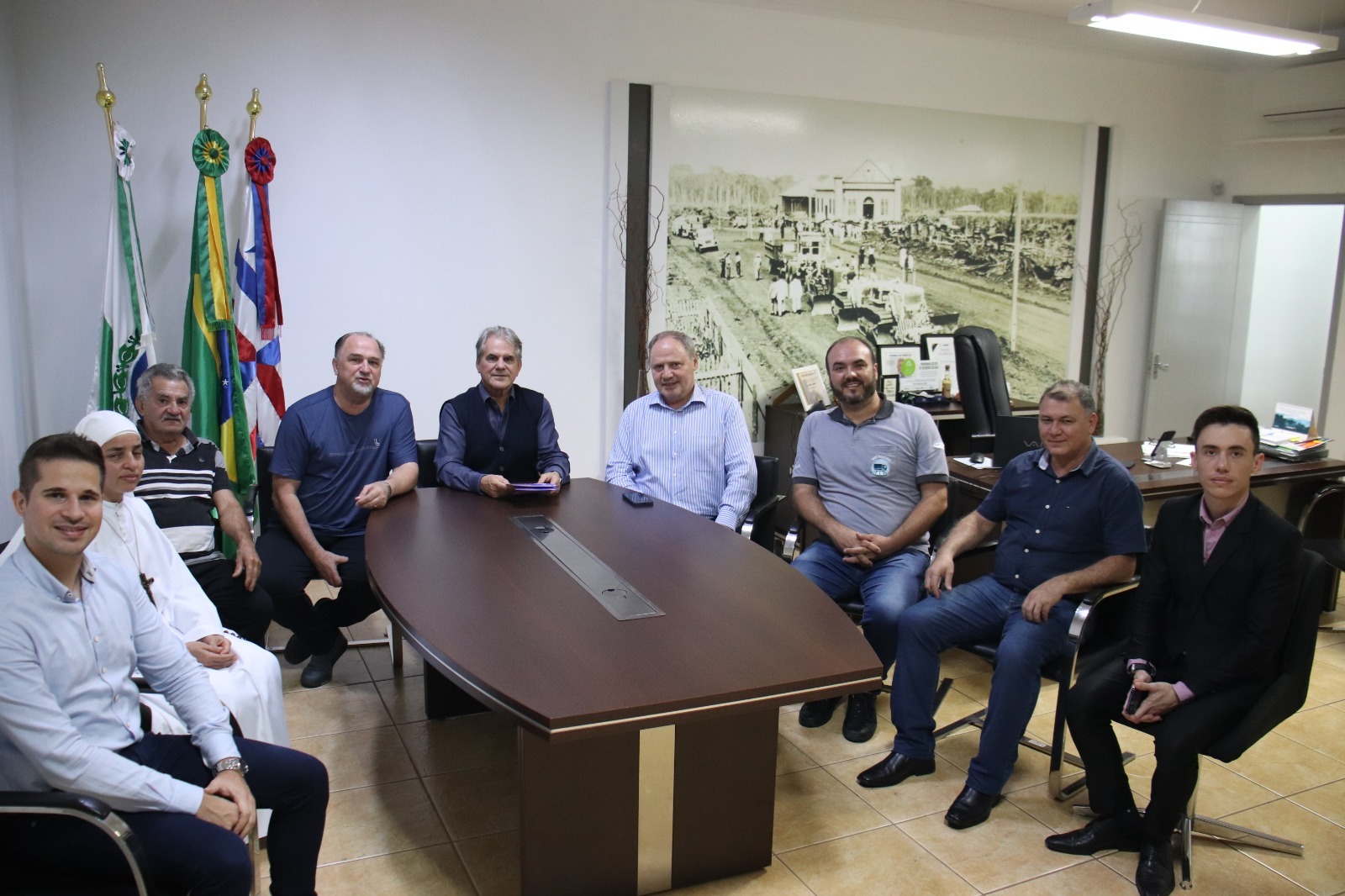 Prefeito Luiz Ernesto esclarece sobre obras do Caminho da Fé em encontro com representantes religiosos