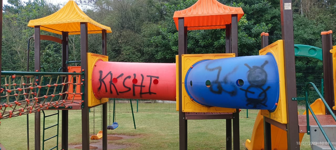 Vandalismo é registrado em parque infantil do Lago Municipal de Palotina; Polícia Militar busca identificar os responsáveis