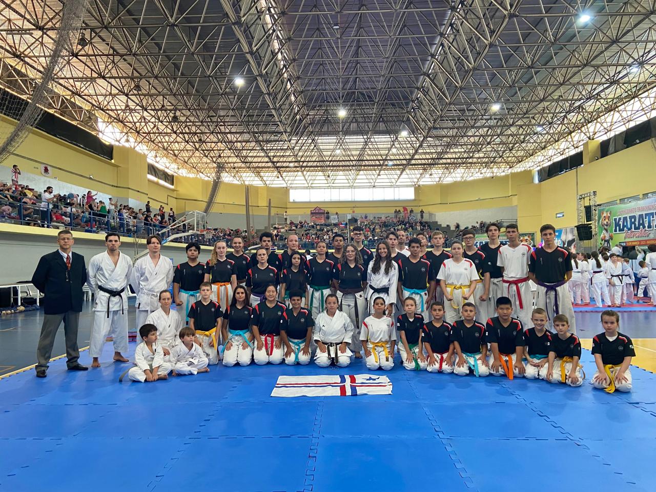 Academia Shutobarai conquista título de campeã na primeira etapa do Campeonato Paranaense de Karatê