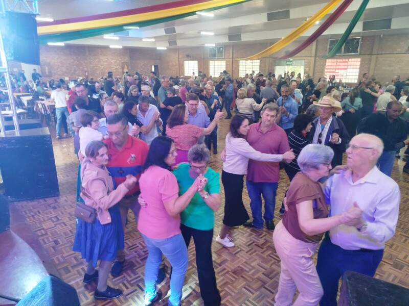 baile-da-terceira-idade-abre-a-expo-palotina-2026-com-muita-animacao