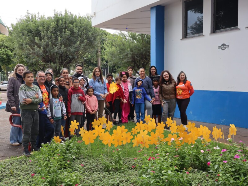 plantio-de-flores-marca-mobilizacao-pelo-combate-ao-abuso-e-a-exploracao-sexual-de-criancas-e-adolescentes-em-palotina