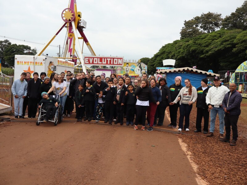 planeta-park-proporciona-tarde-especial-para-alunos-da-apae-de-palotina