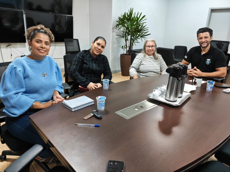 prefeito-rodrigo-ribeiro-recebe-liderancas-femininas-do-distrito-de-floresta